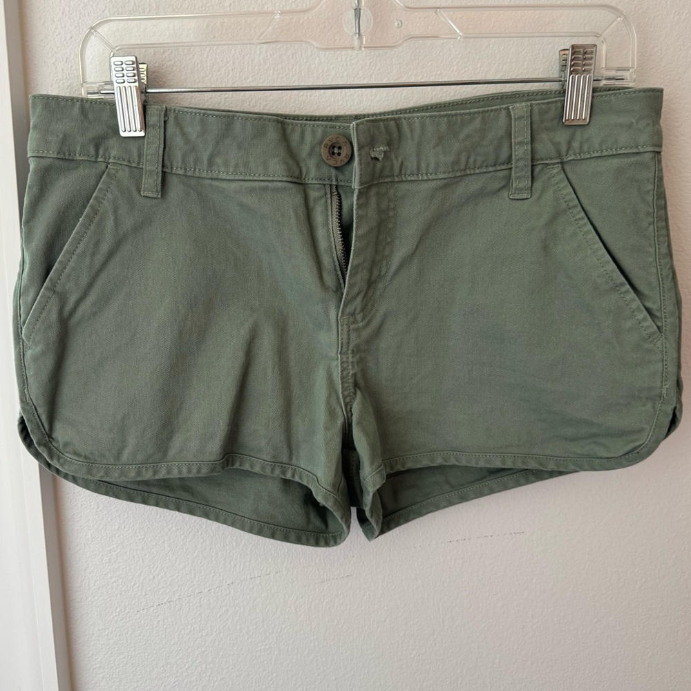 • RVCA • Women’s shorts Size 6/28